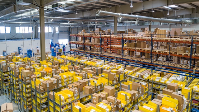 Food distribution warehouse and logistics